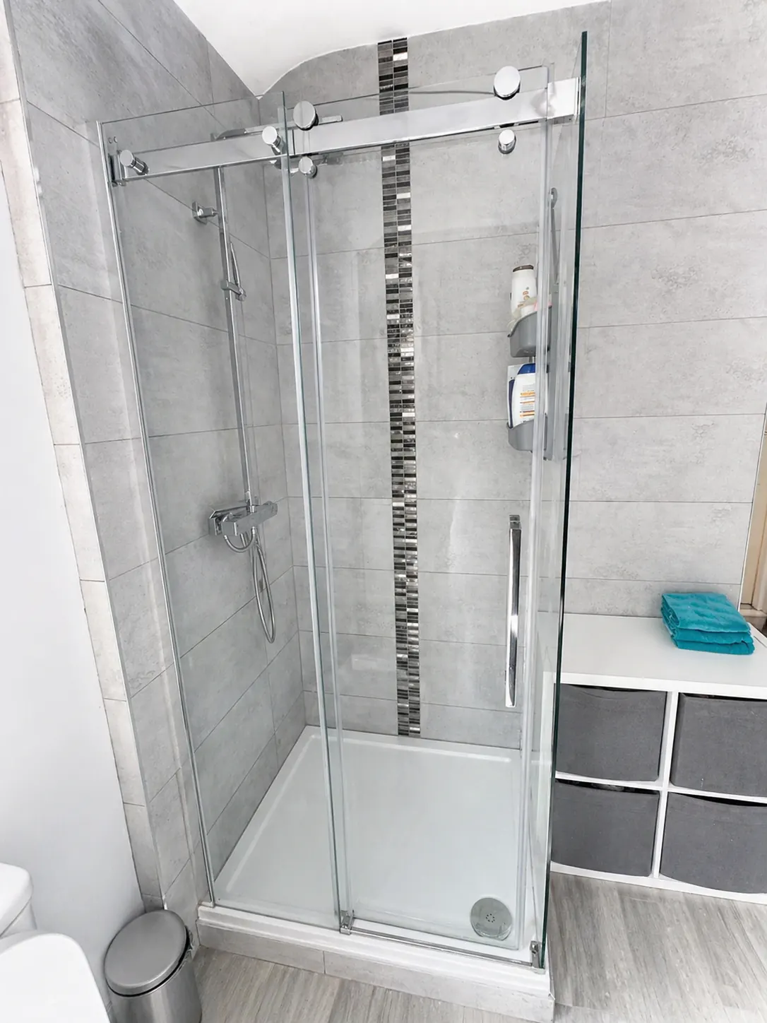 Glass shower enclosure after cleaning